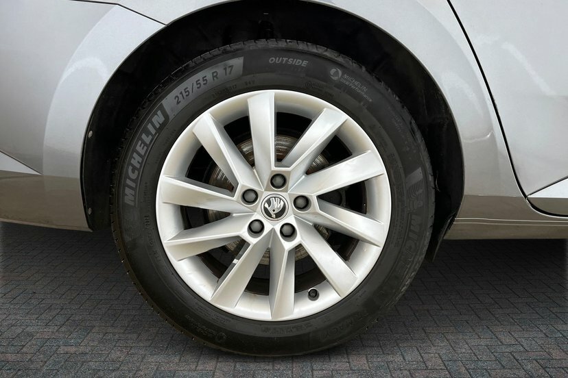 Skoda Superb Superb Estate Se Technology 1.5 Tsi 150 Ps Dsg Grey #5