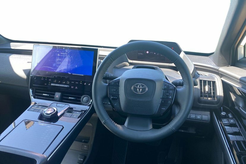 Toyota bZ4X 71.4Kwh Motion Suv 11Kw Obc 2 White #6