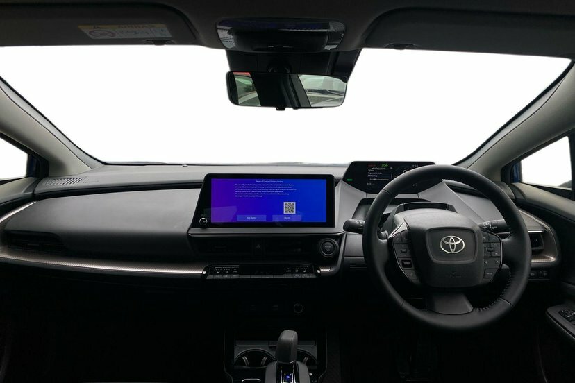 Toyota Prius 2.0 13.6Kwh Excel Hatchback Plug-in Hyb  #5