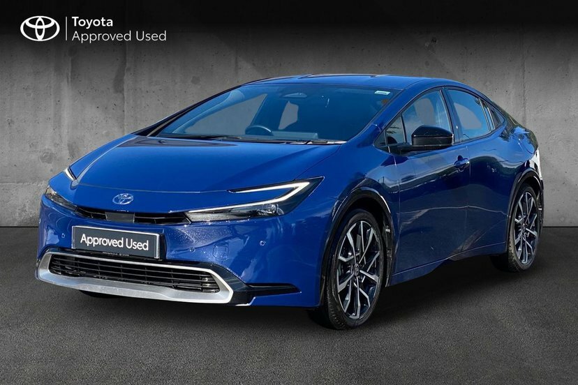 Toyota Prius 2.0 13.6Kwh Excel Hatchback Plug-in Hyb  #3