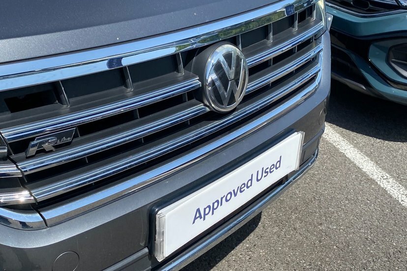 Volkswagen Touareg 3L R-line Tech White #60