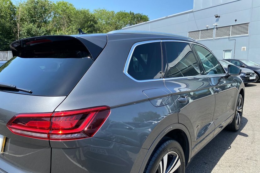 Volkswagen Touareg 3L R-line Tech White #37