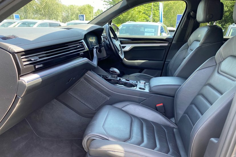 Volkswagen Touareg 3L R-line Tech White #51
