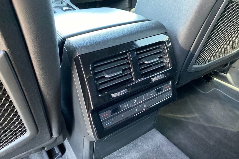 Volkswagen Touareg 3L R-line Tech White #48