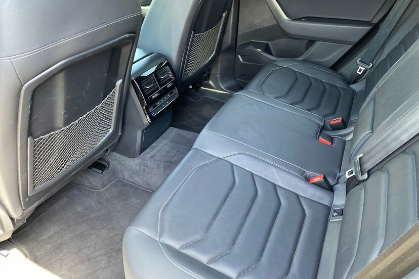 Volkswagen Touareg 3L R-line Tech White #47