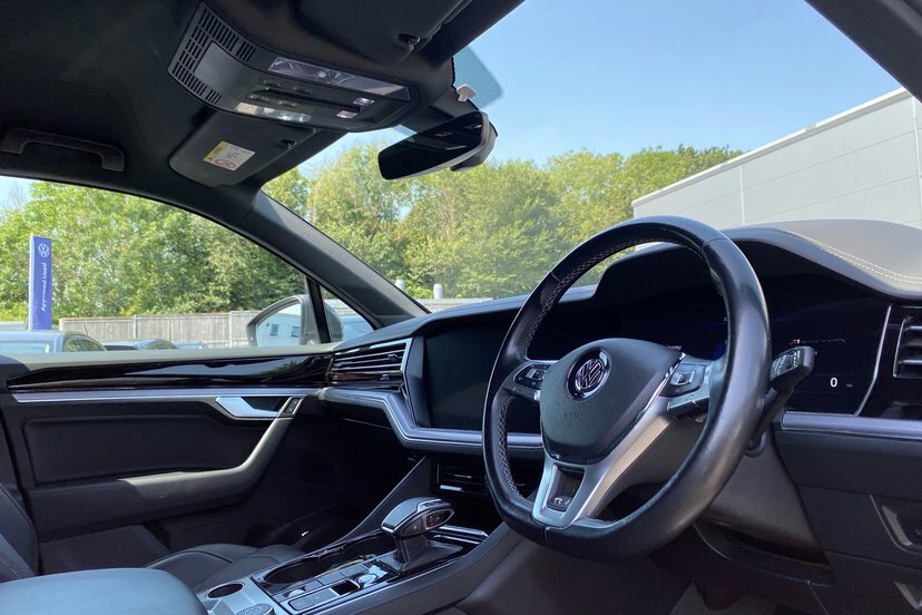 Volkswagen Touareg 3L R-line Tech White #23