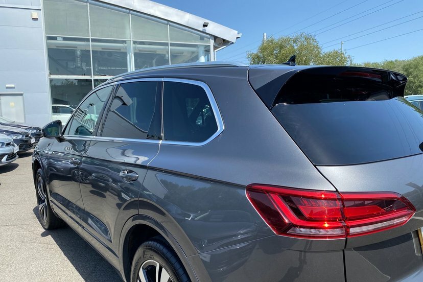 Volkswagen Touareg 3L R-line Tech White #41