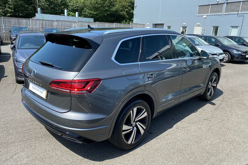 Volkswagen Touareg 3L R-line Tech White #39