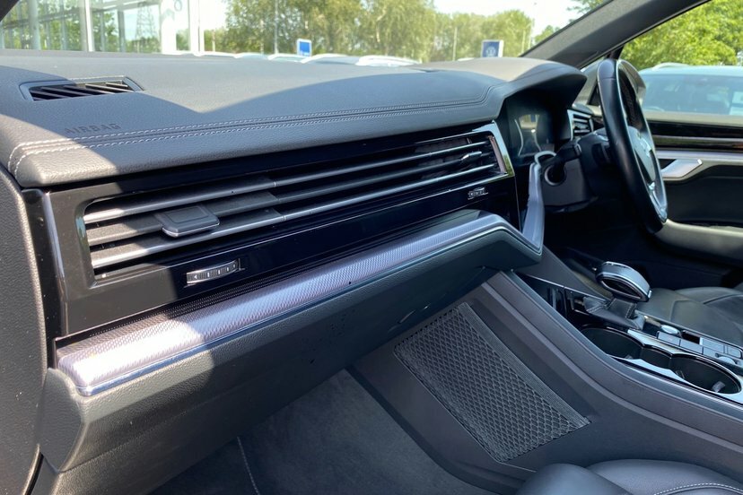 Volkswagen Touareg 3L R-line Tech White #54