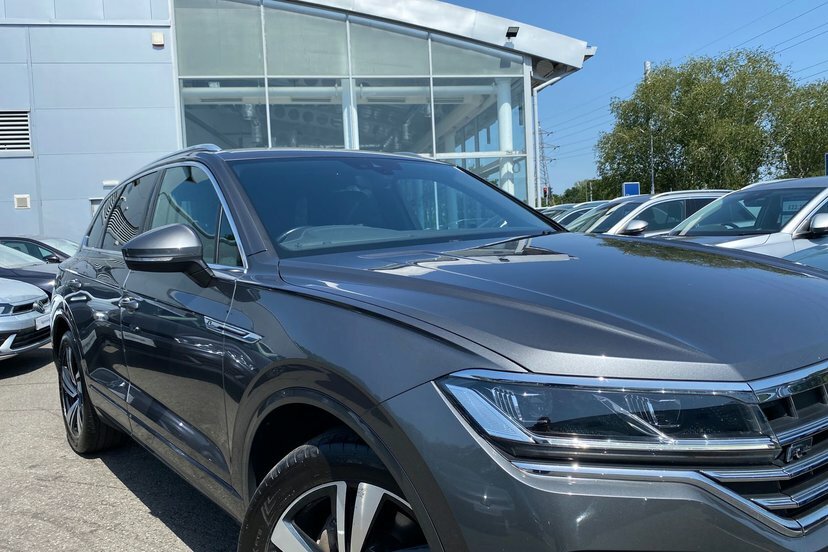 Volkswagen Touareg 3L R-line Tech White #57