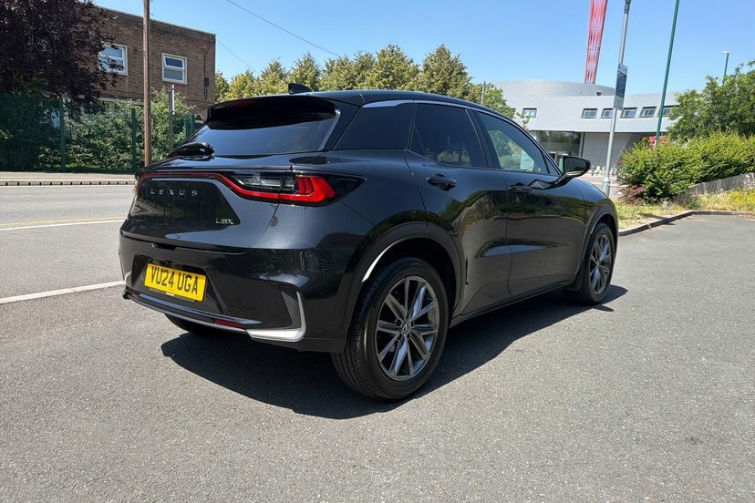 Lexus LBX 1.5 Vvt-ie Premium Plus Design Suv Hybr Red #31