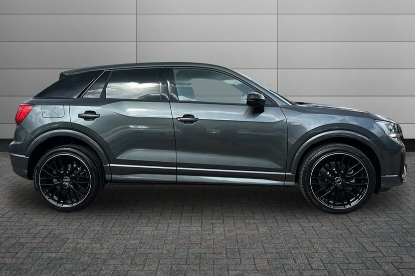 Audi Q2 1.5 Tfsi Cod 35 Black Edition Suv S Tro MT26GOK Grey #4