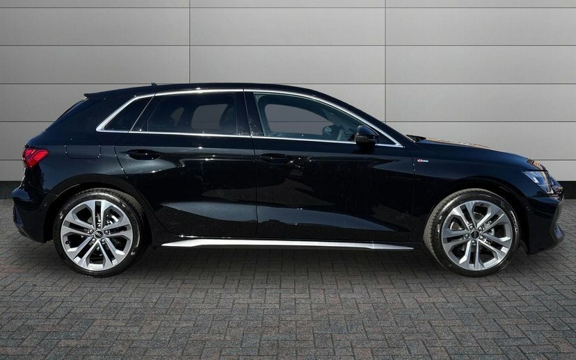 Audi A3 1.5 Tfsi S Line Sportback S Tronic 150 EK26CWU Black #4