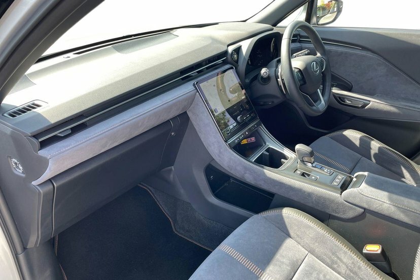 Lexus LBX 1.5 Vvt-ie Takumi Design Suv Hybrid E-c Black #2