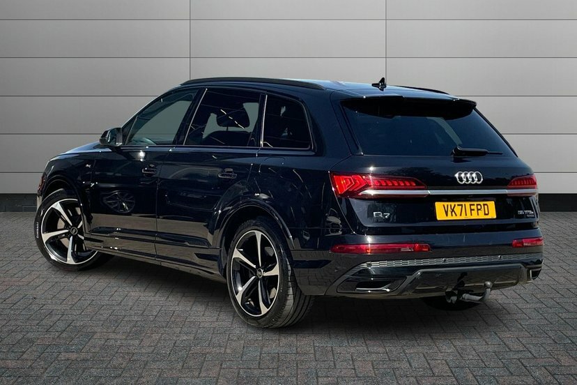 Audi Q7 3.0 Tfsie V6 55 Black Edition Suv Plug- Black #3