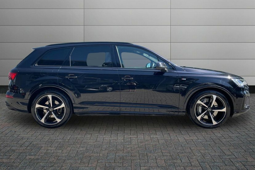 Audi Q7 3.0 Tfsie V6 55 Black Edition Suv Plug- Black #4