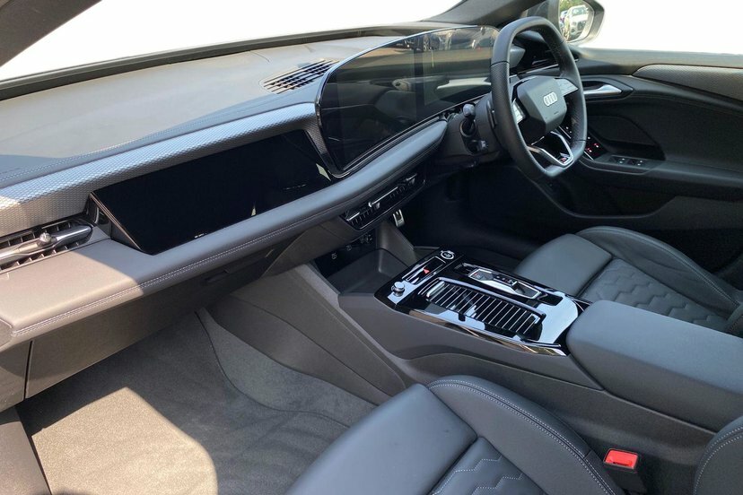 Audi A6 E-tron Avant 100Kwh Performance S Line Estate Black #2