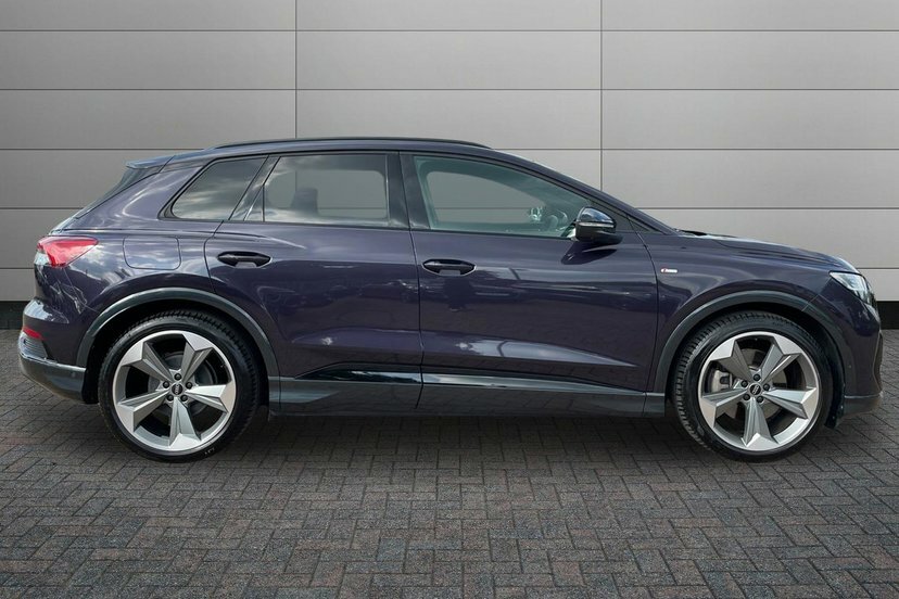 Audi Q4 E Tron 210Kw 45 Quattro 82Kwh Black Edition Blue #4