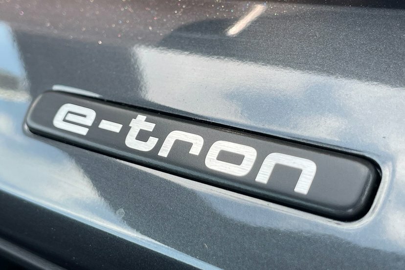 Audi Q4 E Tron 210Kw 45 Quattro 82Kwh Black Edition Blue #42