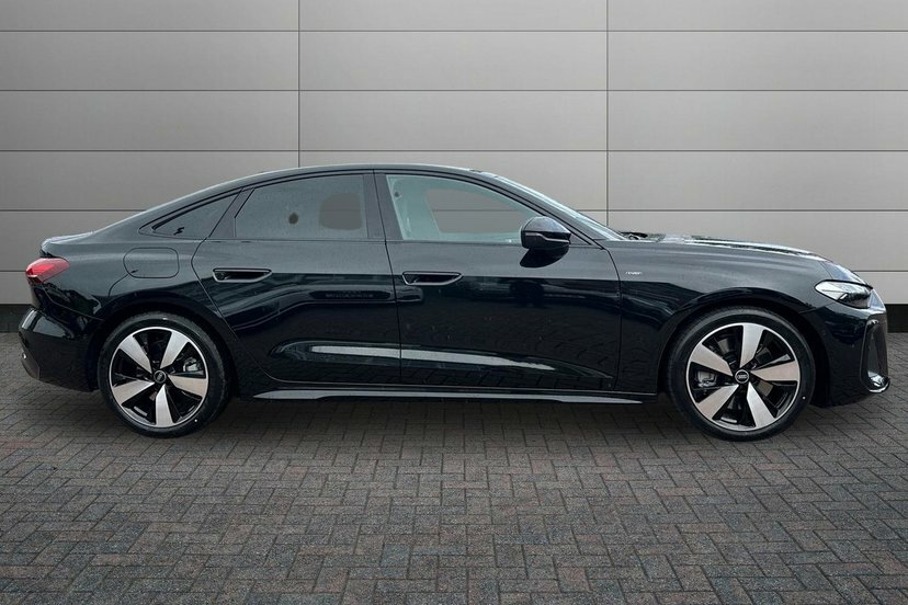 Audi A5 2.0 E-hybrid 25.9Kwh Black Edition Saloon Petr MD26EWF Black #4