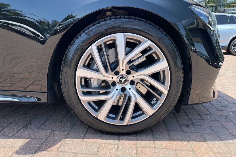Mercedes-Benz E Class E220dh Exclusive Premium Estate FG26EZT Black #4