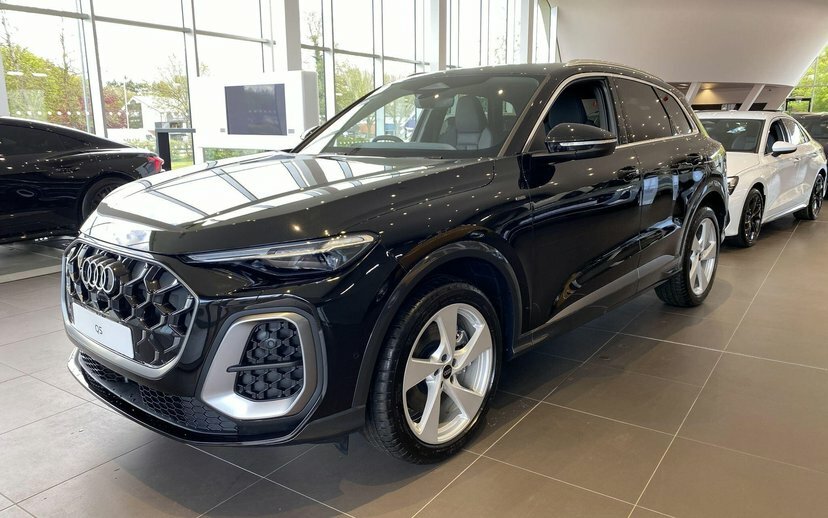Audi Q5 2.0 E-hybrid 25.9Kwh S Line S Tronic Quattro Black #3