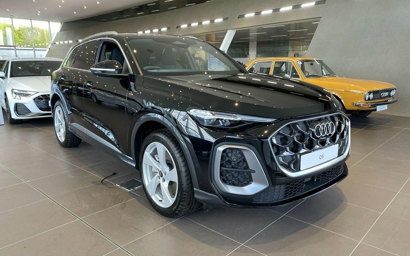 Audi Q5 2.0 E-hybrid 25.9Kwh S Line S Tronic Quattro Black