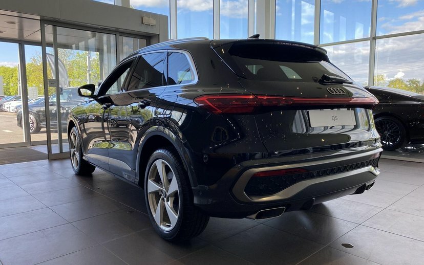 Audi Q5 2.0 E-hybrid 25.9Kwh S Line S Tronic Quattro Black #4