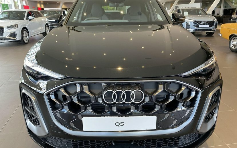 Audi Q5 2.0 E-hybrid 25.9Kwh S Line S Tronic Quattro Black #2