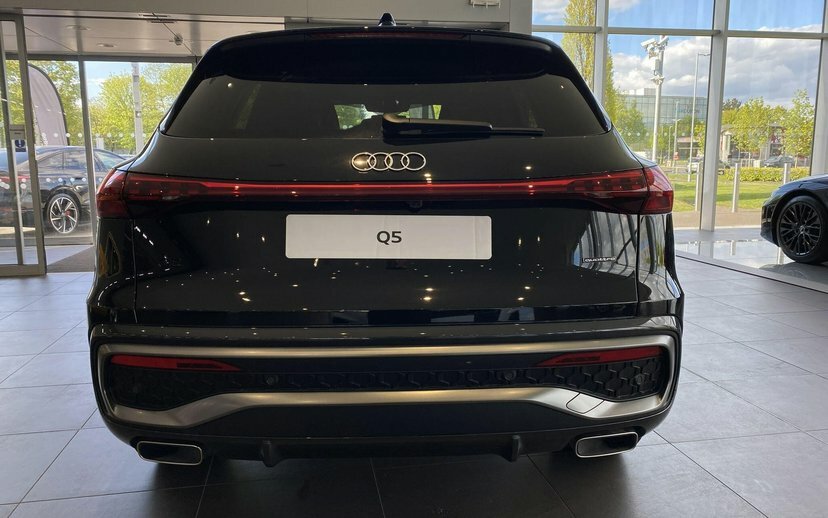 Audi Q5 2.0 E-hybrid 25.9Kwh S Line S Tronic Quattro Black #6