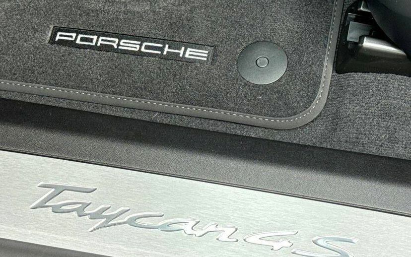 Porsche Taycan 320Kw 4 105Kwh Grey #16