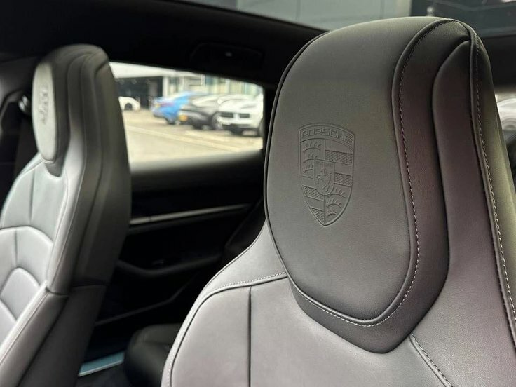 Porsche Taycan 320Kw 4 105Kwh Grey #11