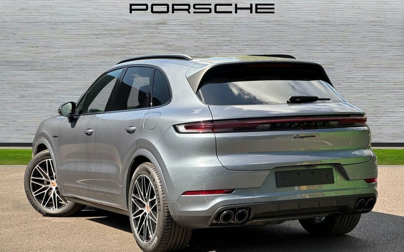 Porsche Cayenne 3.0 V6 E-hybrid 25.9Kwh Black Edition Suv Petr Grey #2