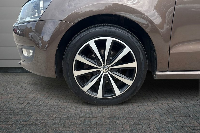 Volkswagen Polo Match Edition White #5