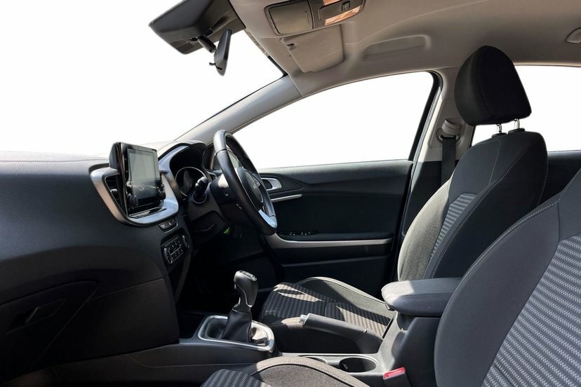 Kia Xceed 1.5 T-gdi 2 Suv 158 Bhp White #2