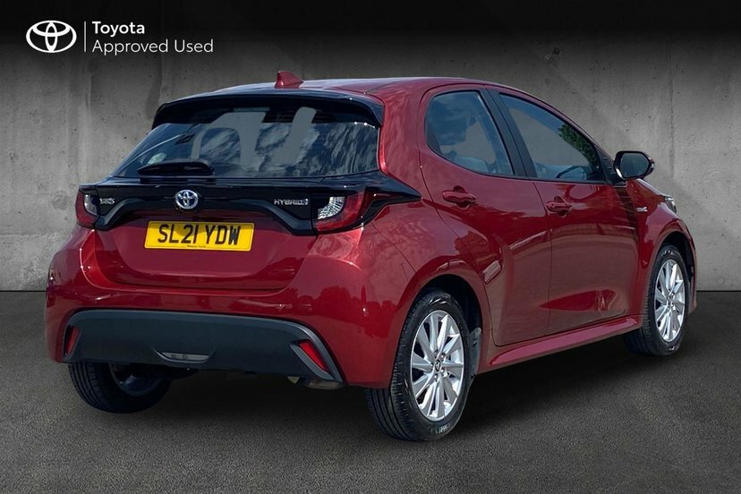 Toyota Yaris 1.5 Vvt-h Icon Hatchback Hybrid E-cvt Red #2