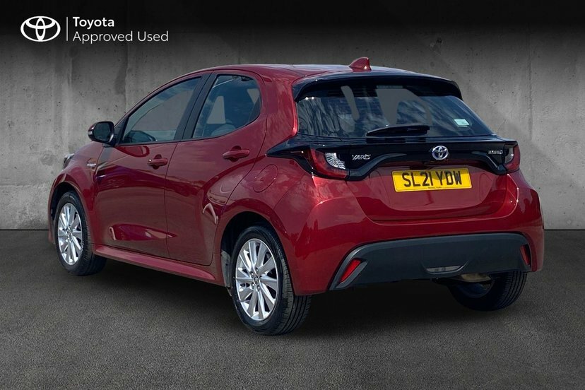 Toyota Yaris 1.5 Vvt-h Icon Hatchback Hybrid E-cvt Red #4