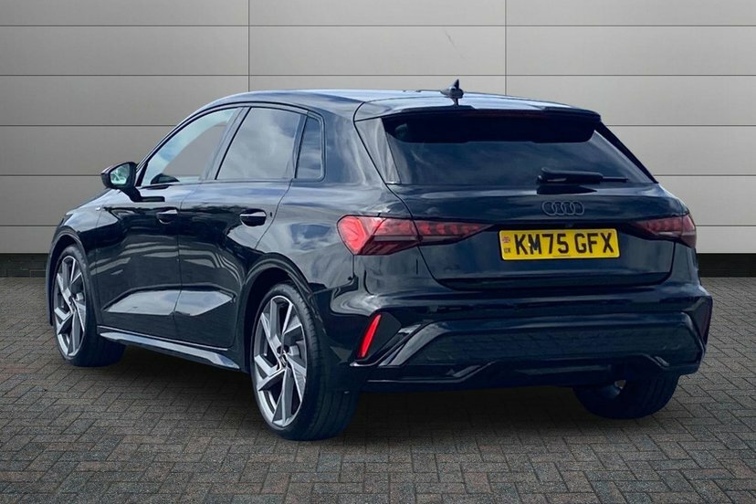 Audi A3 1.5 Tfsi Black Edition Sportback S Tron KM75GFX Black #3