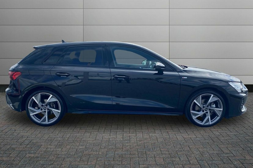 Audi A3 1.5 Tfsi Black Edition Sportback S Tron KM75GFX Black #4