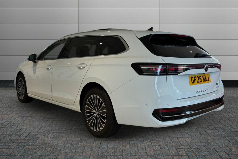Volkswagen Passat 1.5 Etsi Mhev Elegance Estate Hybrid Ds White #3