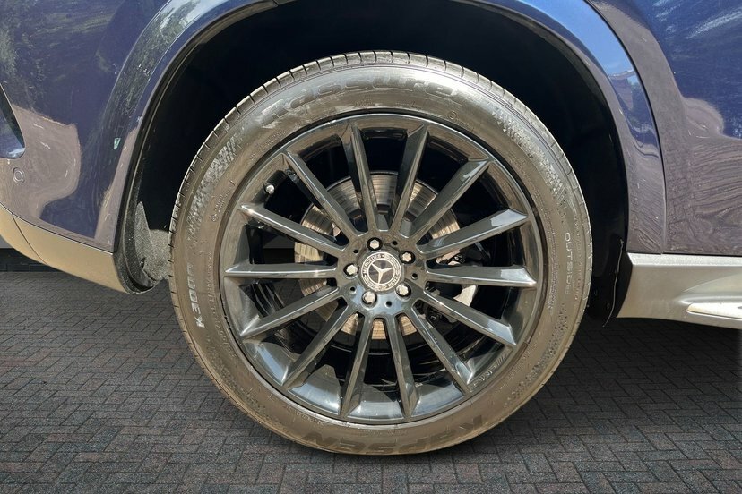 Mercedes-Benz GLE Class Gle300d Amg Line Premium Blue #4
