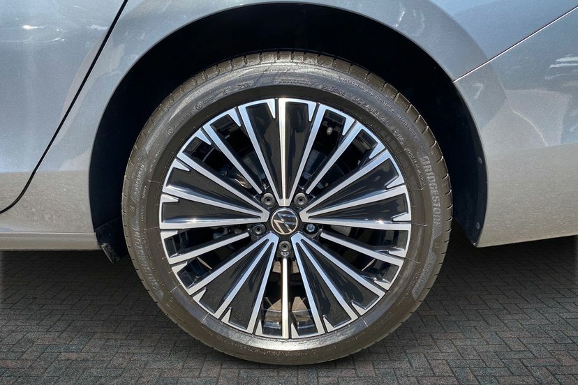 Volkswagen Passat 1.5 Etsi Mhev Elegance Estate Hybrid Ds  #5