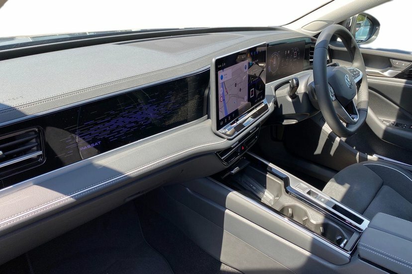 Volkswagen Passat 1.5 Etsi Mhev Elegance Estate Hybrid Ds  #2