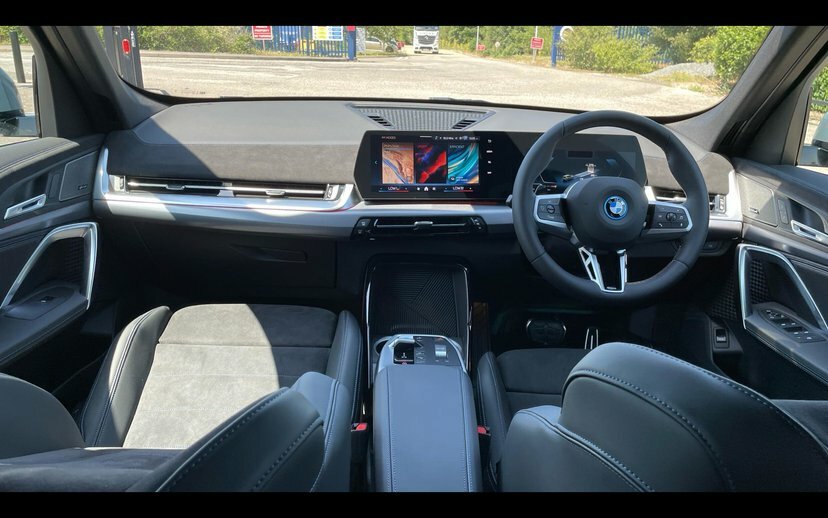 BMW iX1 20 66.5Kwh Shadow Edition Suv Ed  #4