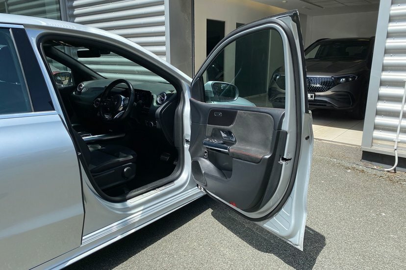 Mercedes-Benz B Class B 200 Sport 5-Door Red #52