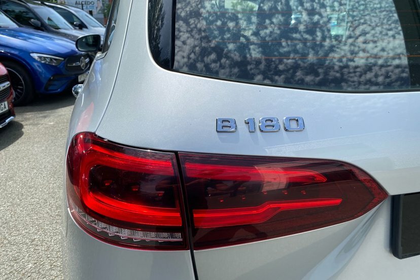 Mercedes-Benz B Class B 200 Sport 5-Door Red #21