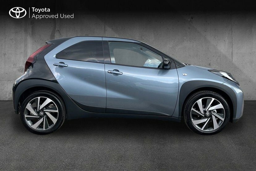 Toyota Aygo X 1.0 Vvt-i Edge Hatchback 72 Ps Black #4