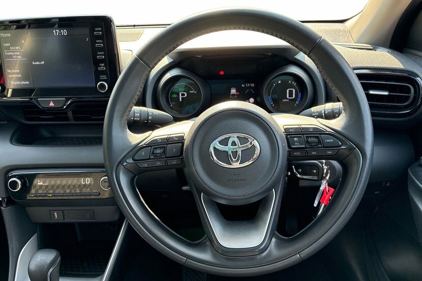 Toyota Yaris 1.5 Vvt-h Design Hatchback Hybrid E-cvt Red #6