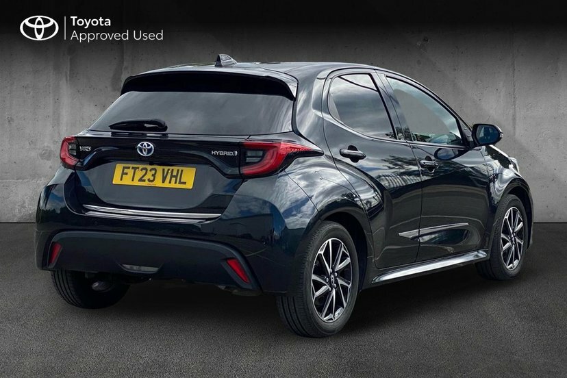 Toyota Yaris 1.5 Vvt-h Design Hatchback Hybrid E-cvt Black #2