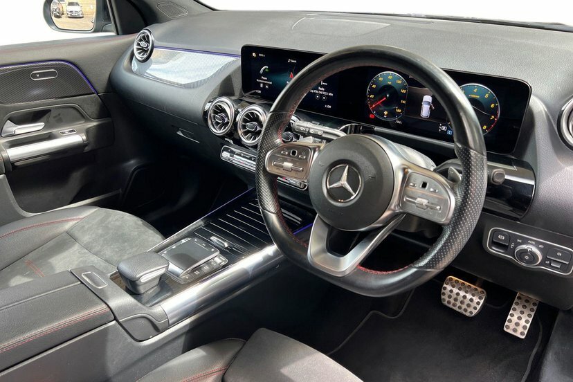 Mercedes-Benz GLA Class 1.3 Gla200 Amg Line Premium Suv 7G-dc Black #5